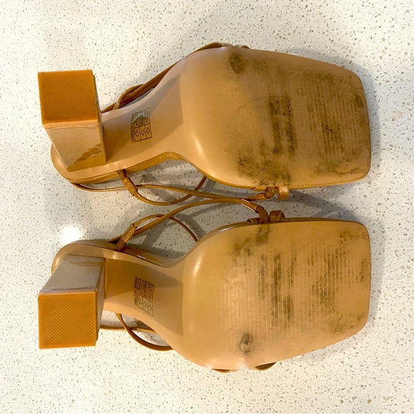 ASOS block heel shoes in nude. Size 8 - Picture 4 of 6